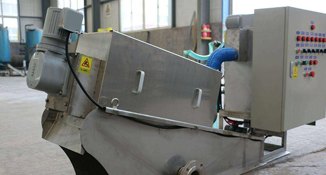 疊螺污泥脫水機(jī).jpg